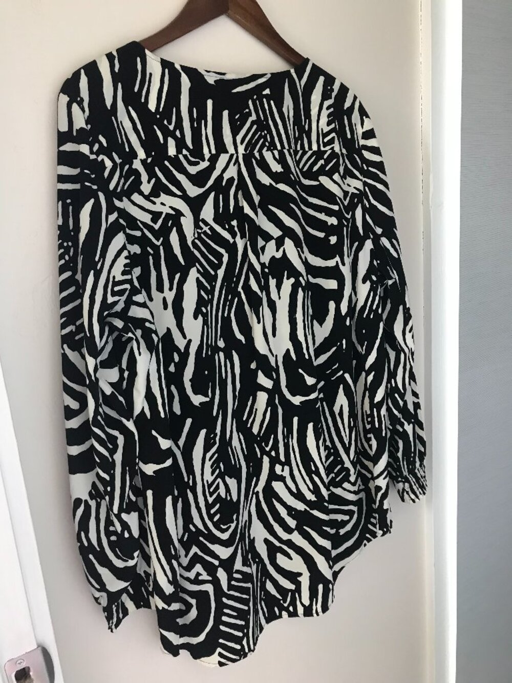 VALERIE STEPHENS BLACK AND WHITE ZEBRA PRINT BLOUSE SIZE 2X